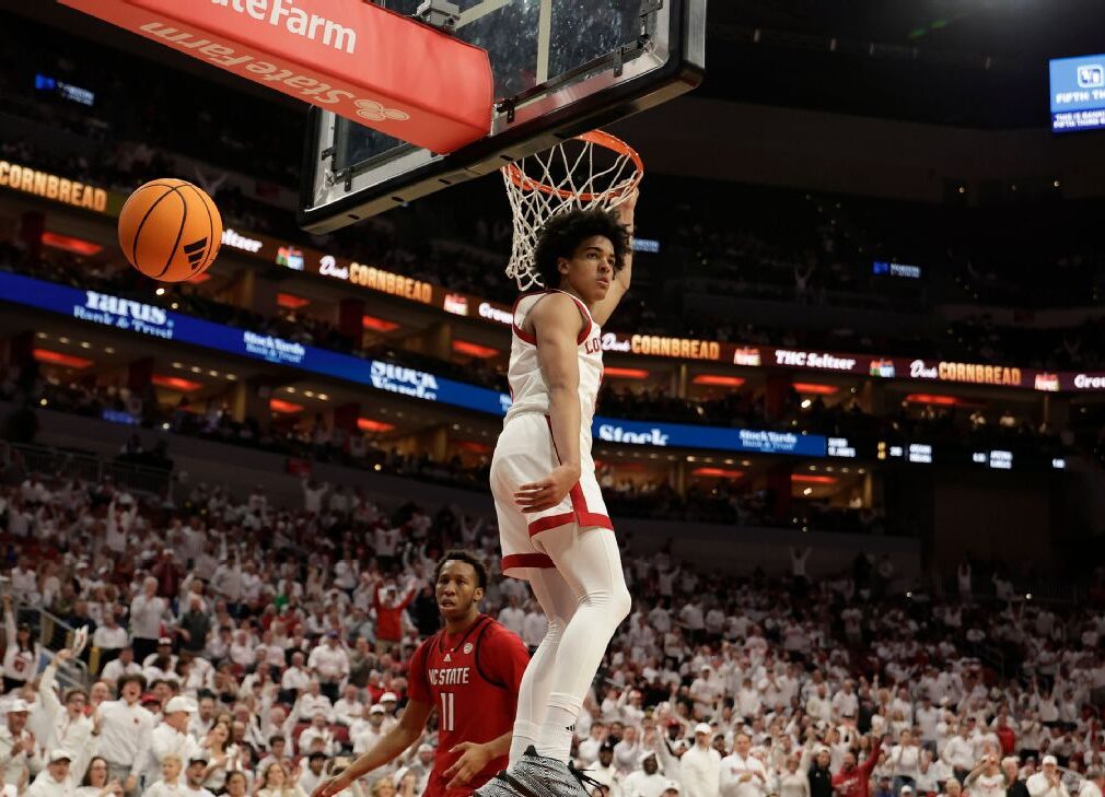 Brown slams one home during his historic 45-point explosion